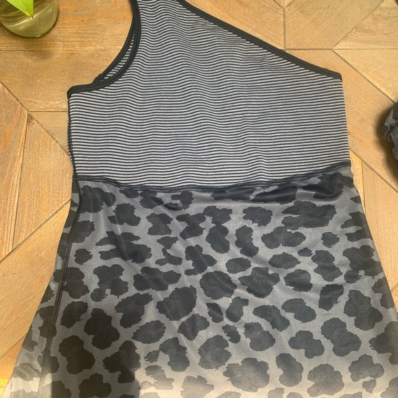 Lululemon two piece work out top set - Picture 4 of 4